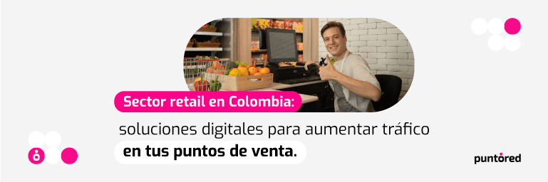 Persona utilizando una tableta en una tienda de retail en Colombia.